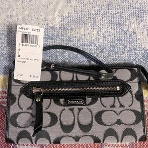 NWT COACH F49437 Outline Signature Wristlet